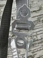 Jord Buckle på band, sidovy Jord Buckle aluminiumspänne på band sett från sidan