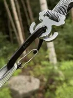 Jord Buckle inkopplad i Momo Jord-karbin Jord Buckle aluminiumspänne inkopplat i Momo Jord-karbin på hammockupphängning