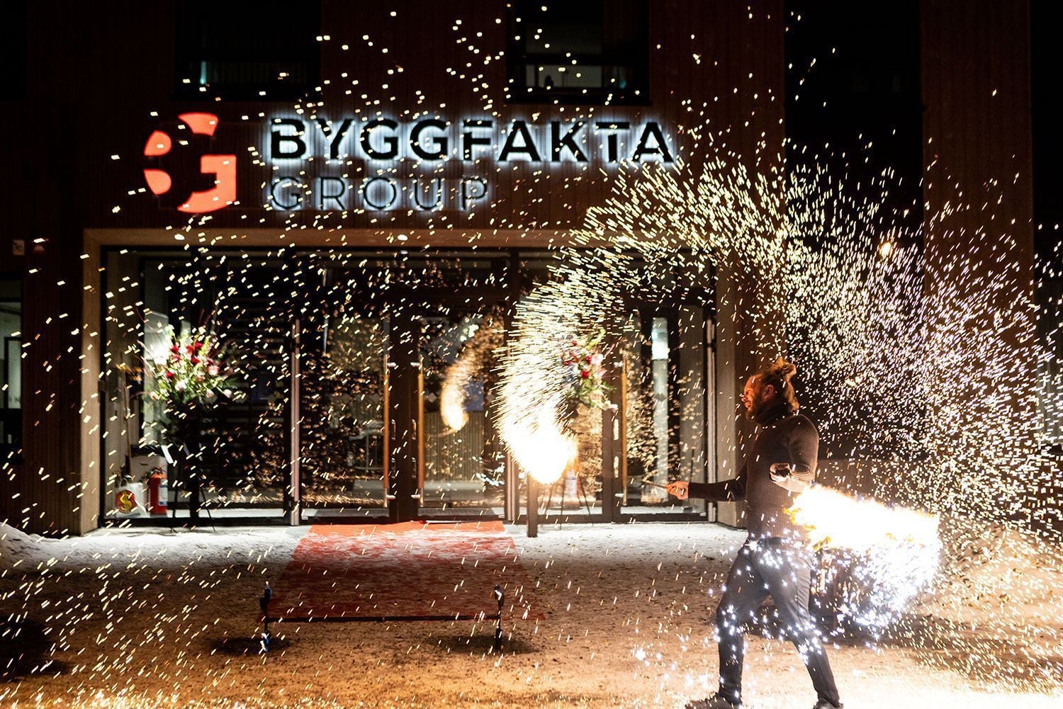 Eldshow framför Byggfakta