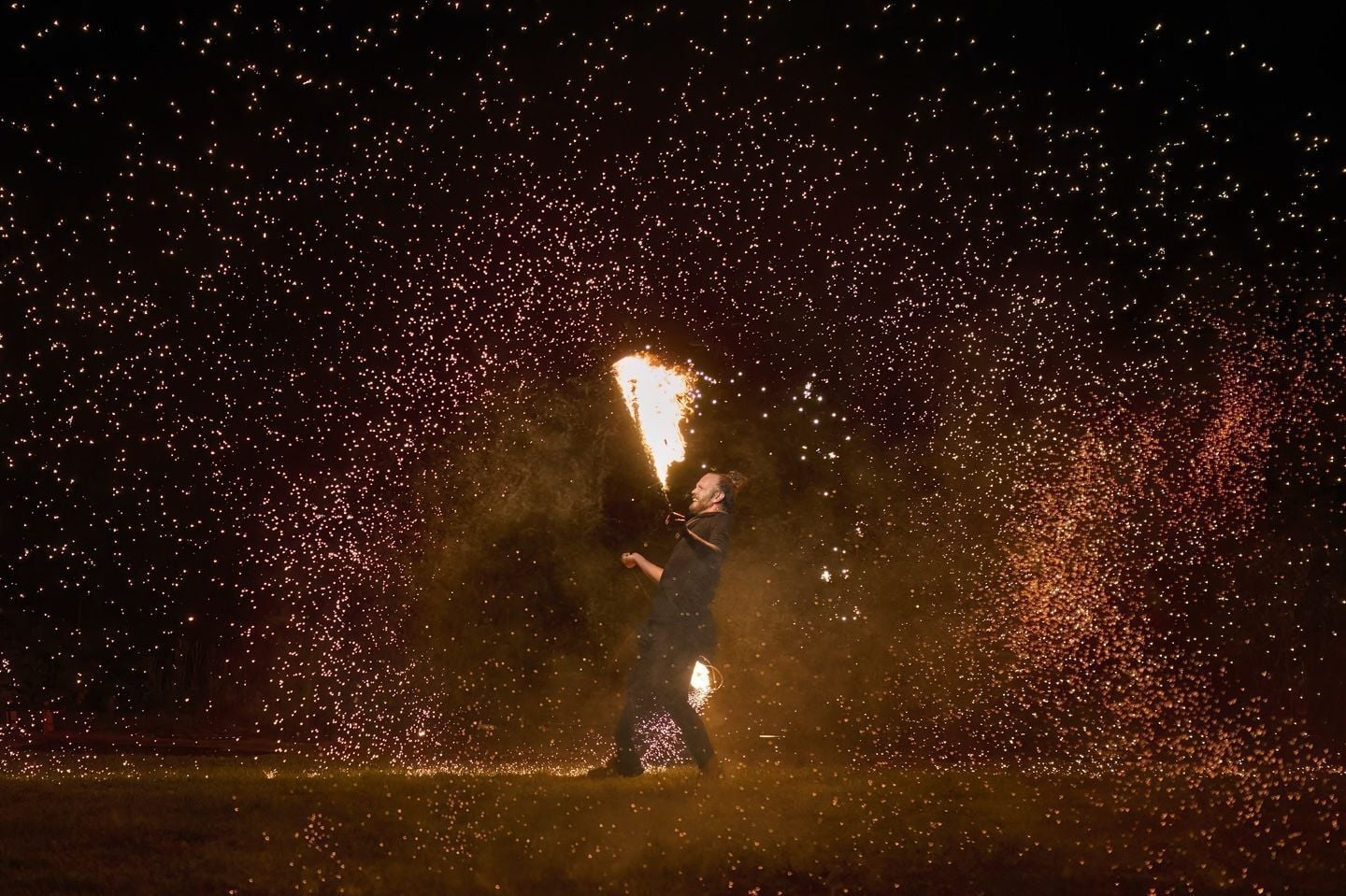 Eldshow med eldrep och sparkle