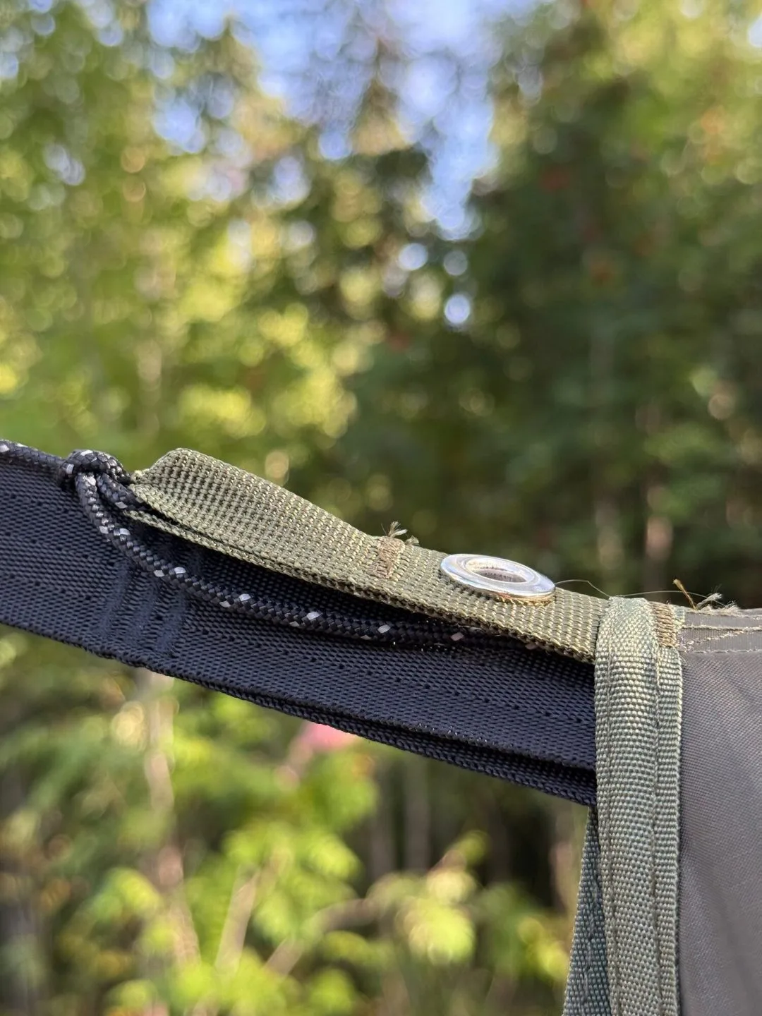 Närbild på ögla och kantförstärkning för ridgeline